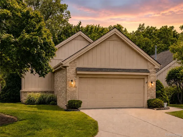 21790 River Ridge Trl, Farmington, MI 48335