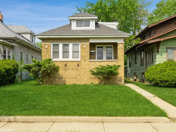 12222 Longwood Dr, Blue Island, IL 60406