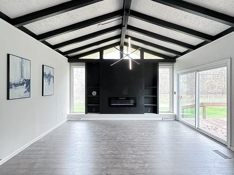 38300 Hixford Pl — Photo 2