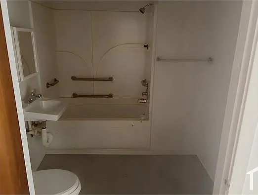 543 McGregor St S — Photo 2