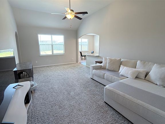 2nd image of 2100 Penaflor Dr