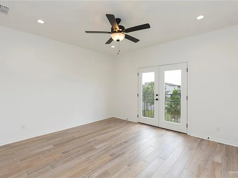 10218 15th Ave — Photo 5
