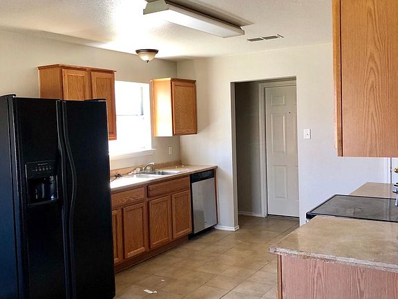 3rd image of 1229 E Avenue H