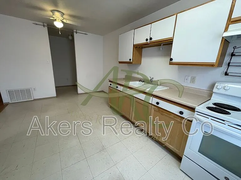 3003 Ontario St — Photo 5
