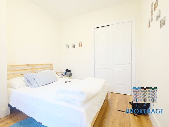 5th image of 536 9th St APT 1R