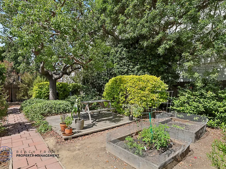 2810 E 2nd St — Photo 6