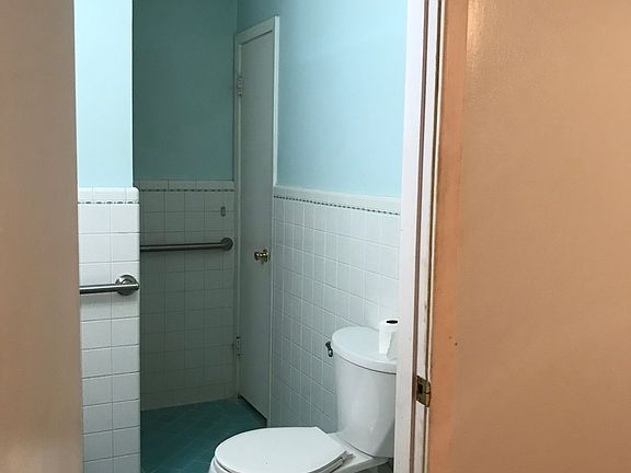 4th image of 308 Marilyn Dr