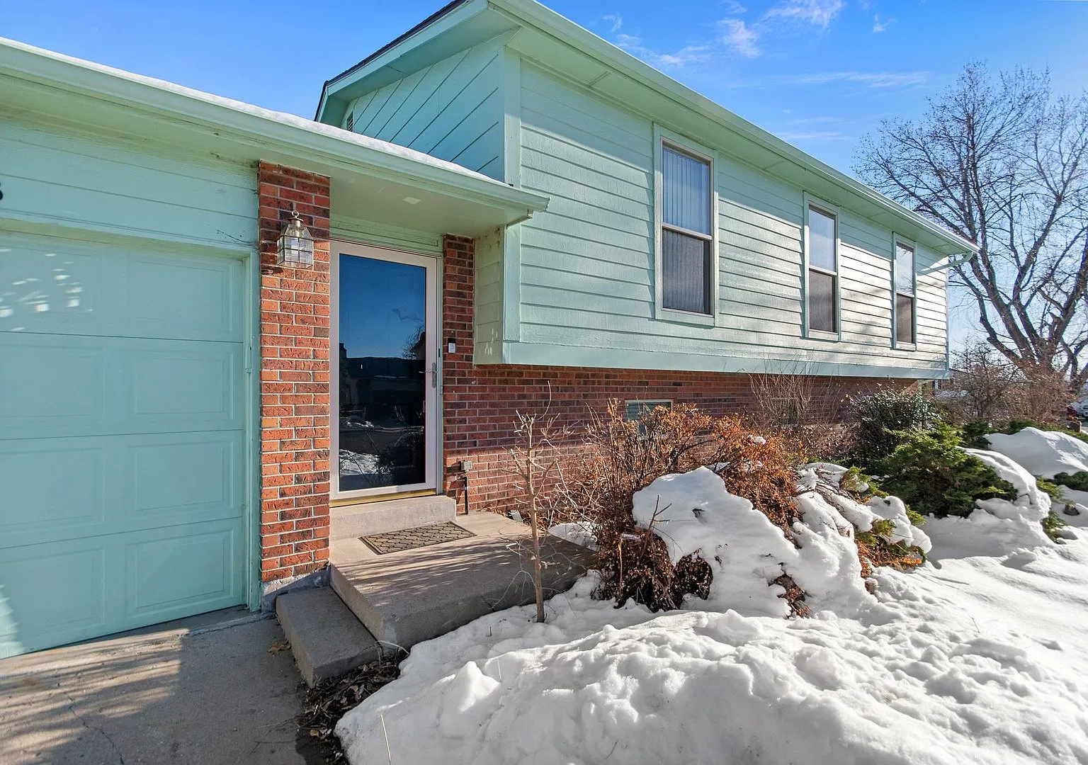 Charming 3-Bedroom, 2-Bathroom Split-Level Home with Large Yard — Photo 2