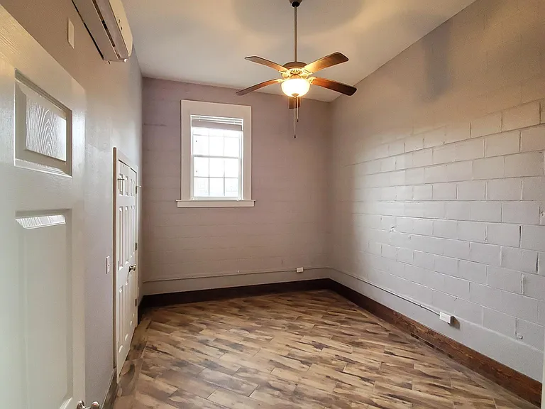 214 W Elm St #103 — Photo 7