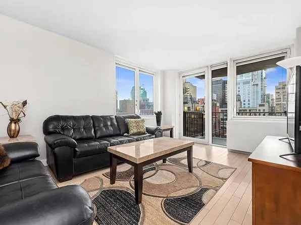 212 East 47th Street image 1 of 7