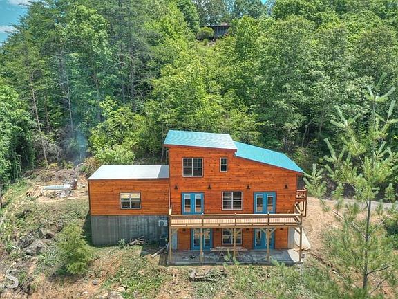 5th image of 180 River Dr #D