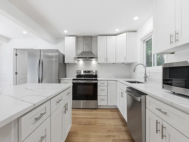 35 Williams St — Photo 3