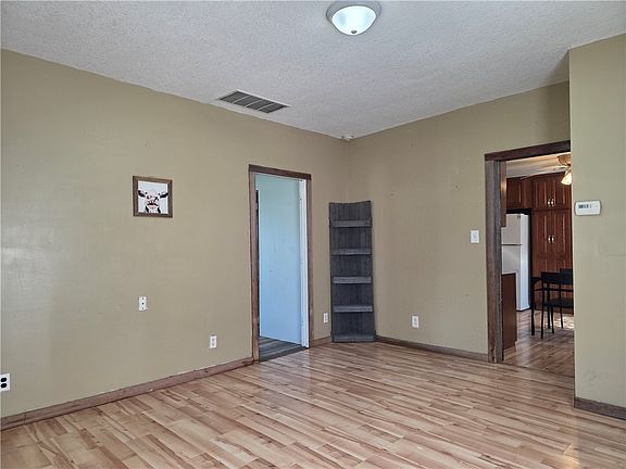 5th image of 105 W South St