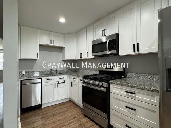480 Westmont Dr, Collingdale, PA 19023