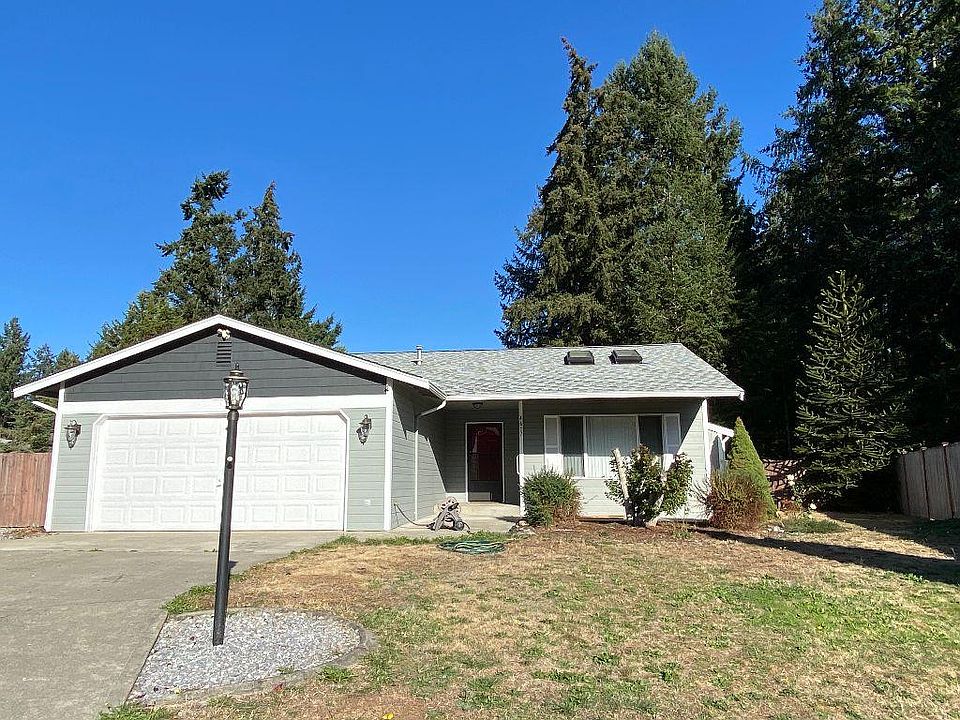 This well cared for home sets on approx 1/2 acre and runs along woodsy greenbelt