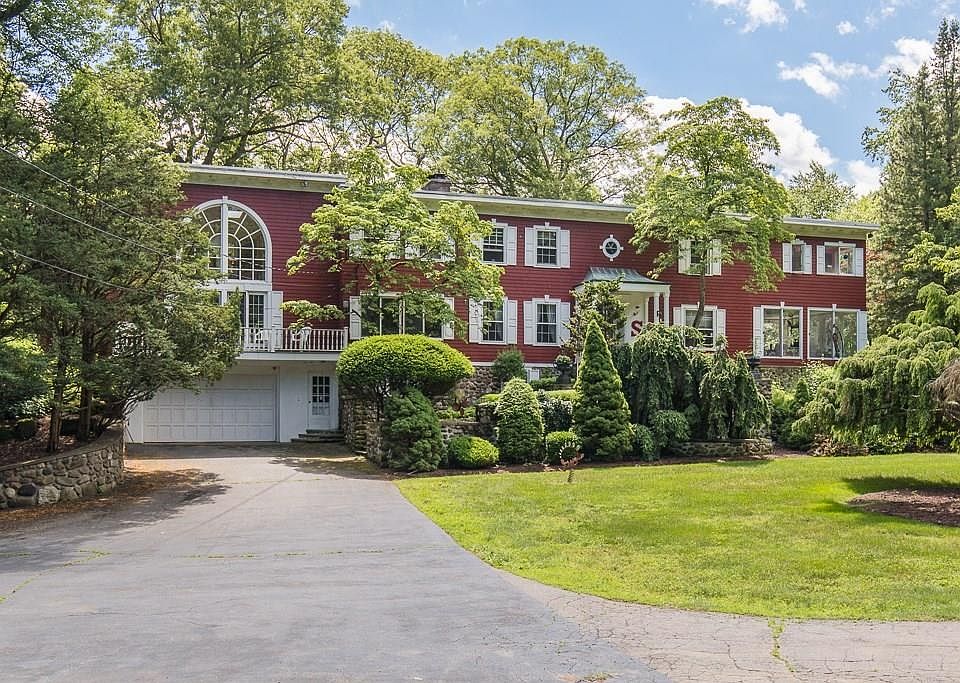 Classic Woodbridge Estate!
