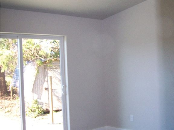5th image of 754 Island Cir SE