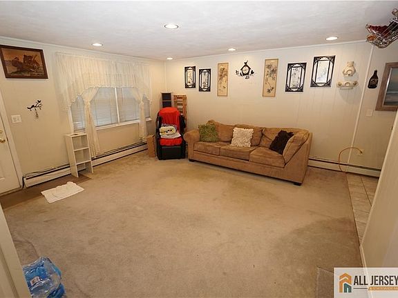5th image of 346 Ella Ave