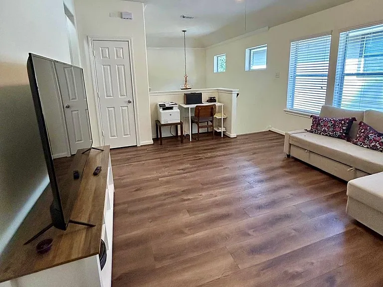 130 Ledgestone Pl — Photo 13