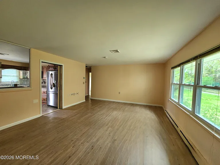 341B Canterbury Ct — Photo 3
