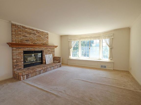 4th image of 15156 Lorie Dr