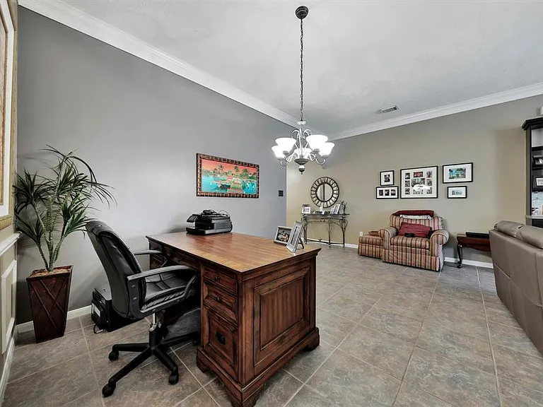 1111 Foxland Chase St — Photo 3