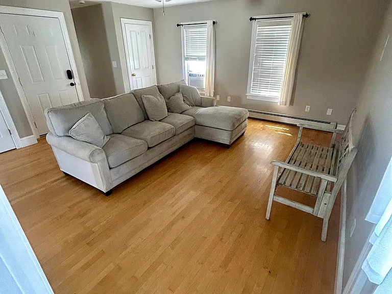 11 Haseltine St #B — Photo 4