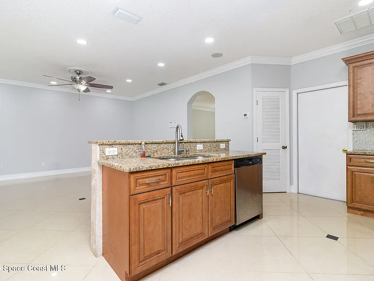 2893 Glasbern Cir — Photo 11