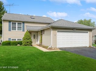 980 Portsmouth Dr, Island Lake, IL 60042