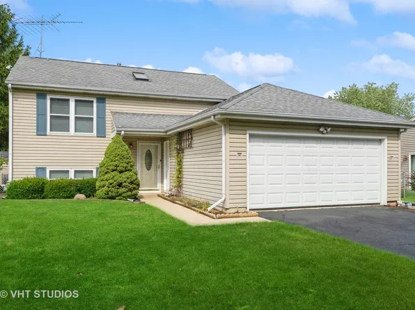 980 Portsmouth Dr, Island Lake, IL 60042