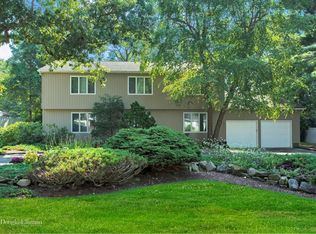 56 Cedar Ridge Ln, Dix Hills, NY 11746