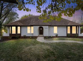 5500 NW Club House Cv, Parkville, MO 64152
