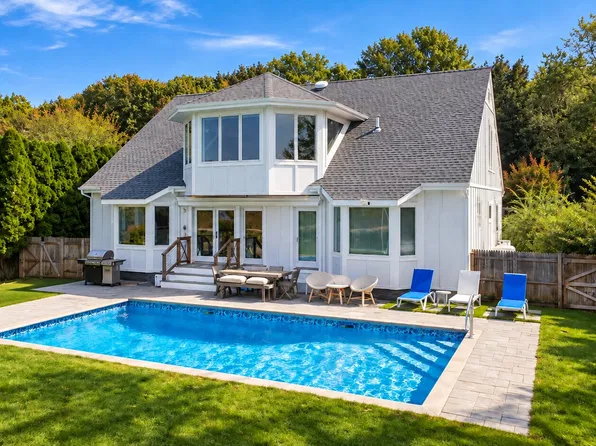 https://photos.zillowstatic.com/fp/64e5ddd502ae0eb2e21d2e120a42cee7-p_e.webp