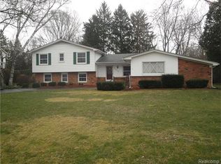 28850 Leamington Dr, Farmington Hills, MI 48334