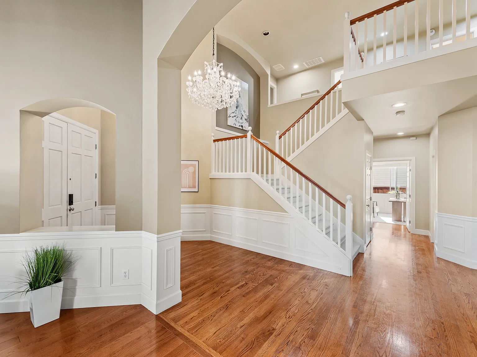 5 bed, 4057 sqft, $5,300 — Photo 4
