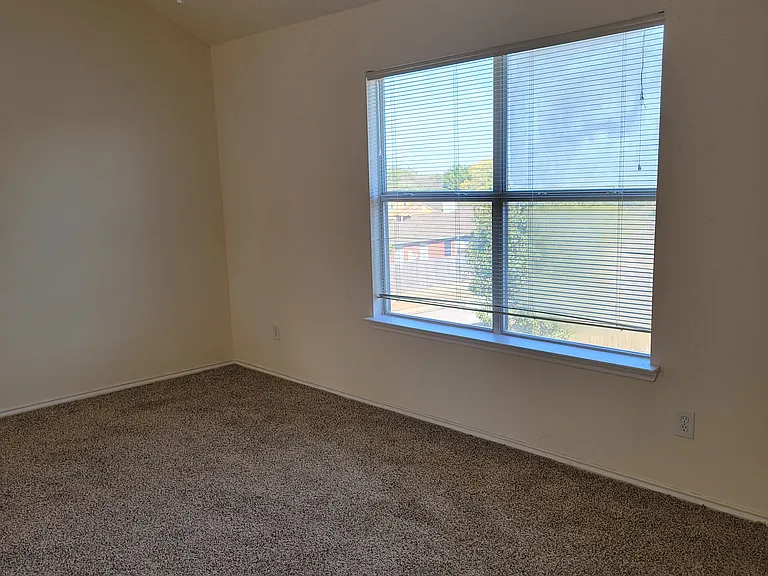 6001 Fenwick Ln — Photo 22