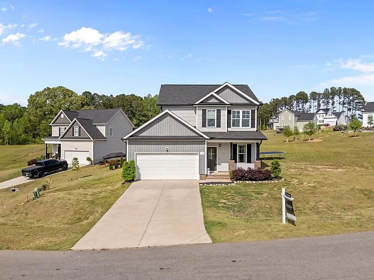 220 Brisbane Dr — Photo 2