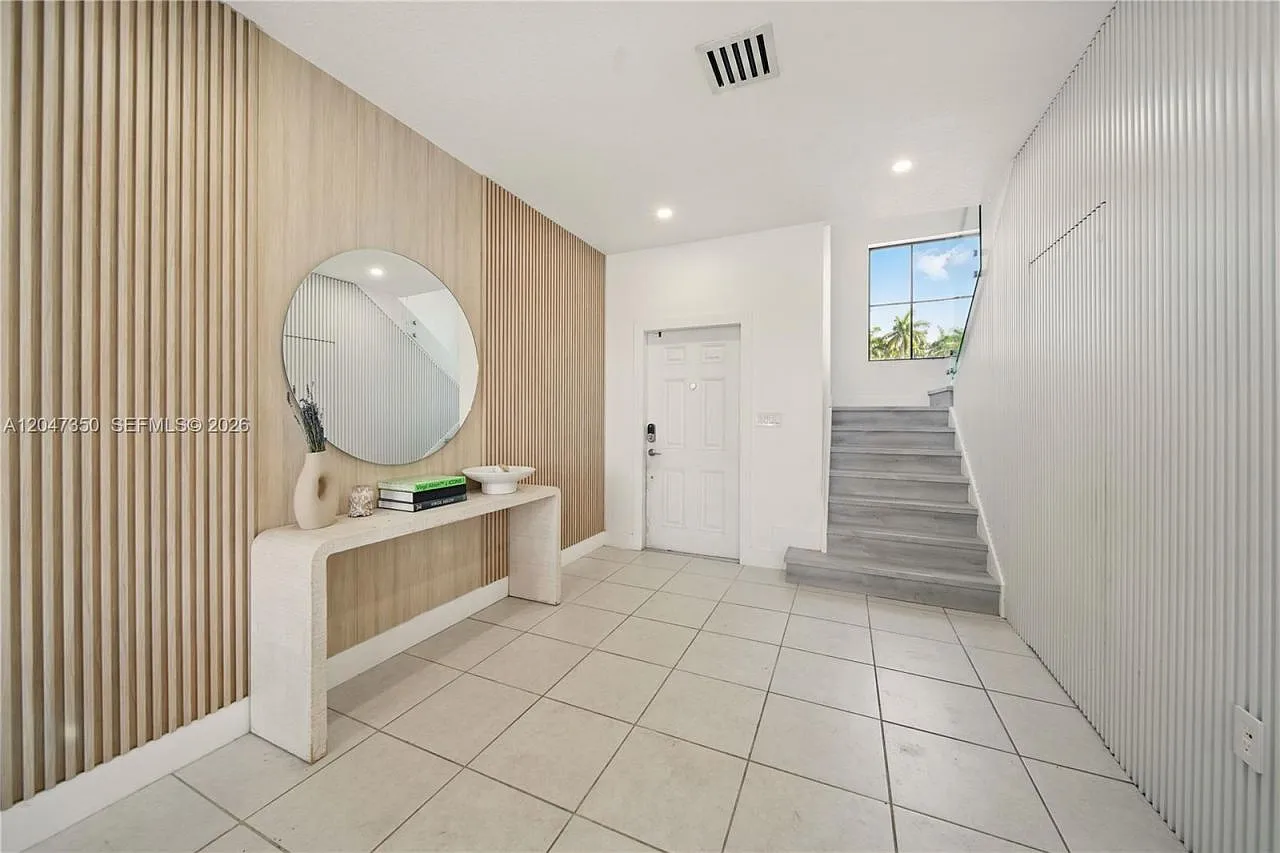 3 bed, 2.5 bath, 1544 sqft, $3,500 — Photo 2