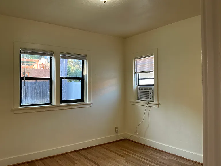 504 W Aliso St — Photo 6