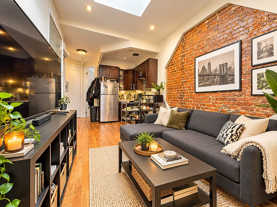 123 Lewis Ave #4