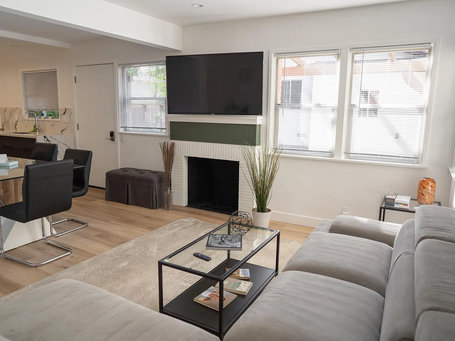 1 bed, 570 sqft, $4,000 — Photo 4