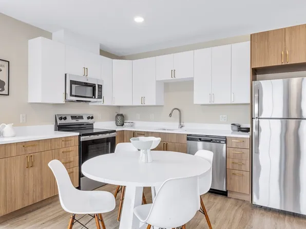 375 Cummins Hwy #202, Roslindale, MA 02131