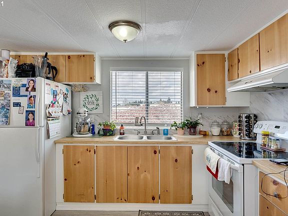 3rd image of 1004 NE 72nd St Unit 20