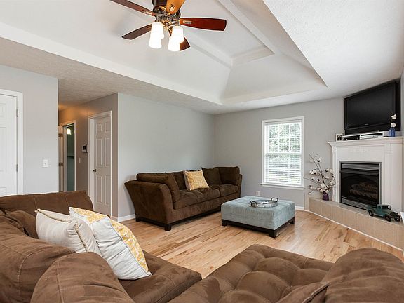 5th image of 220 Cherry Ln