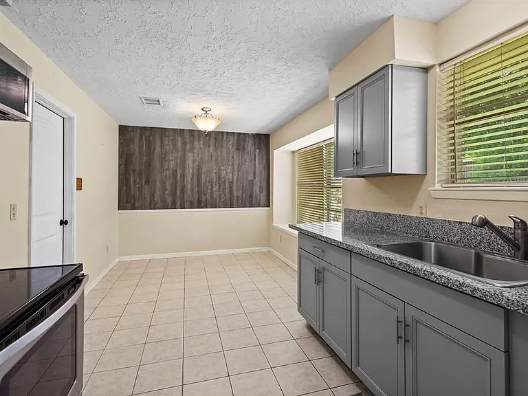 9718 Shady Tree Ln — Photo 9
