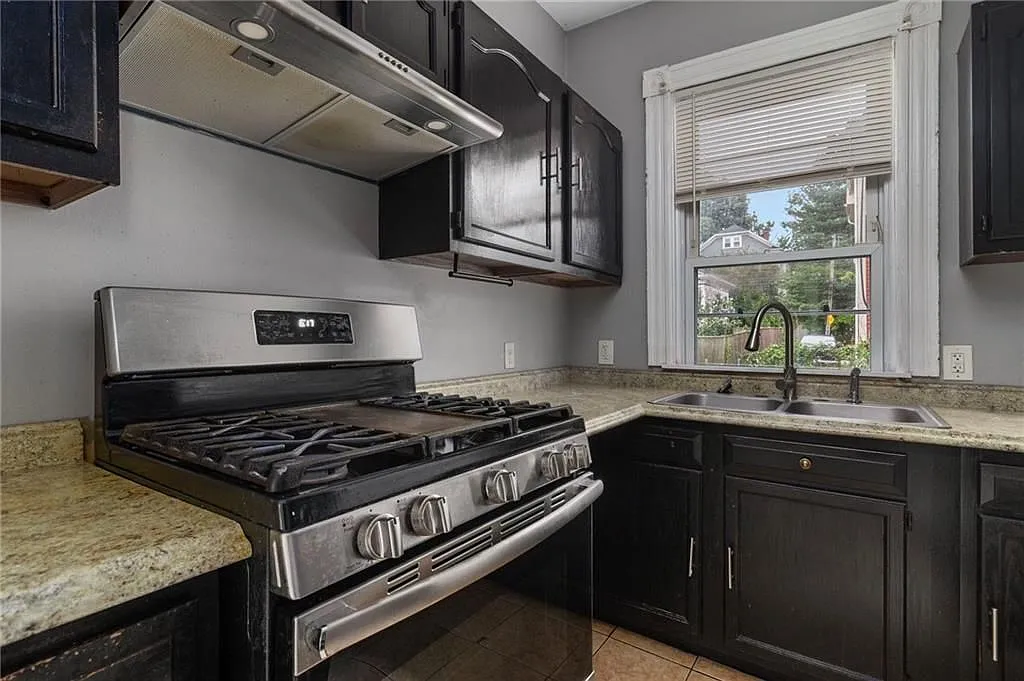 2 bed, 1.0 bath, 900 sqft, $1,800 — Photo 4