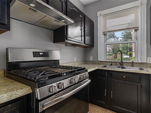 4th image of 81 Lancaster St #2