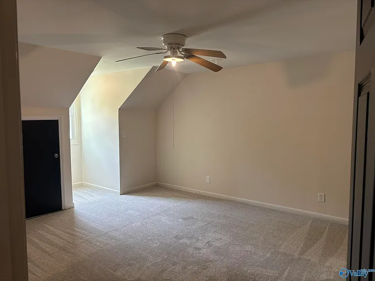 135 Suffolk Dr — Photo 23