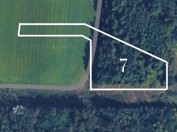 7 Glen Oaks Dr, River Falls, WI 54022