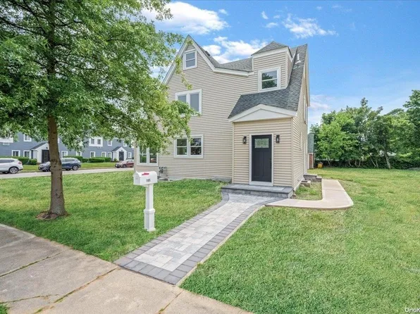105 Howard Avenue, Copiague, NY 11726